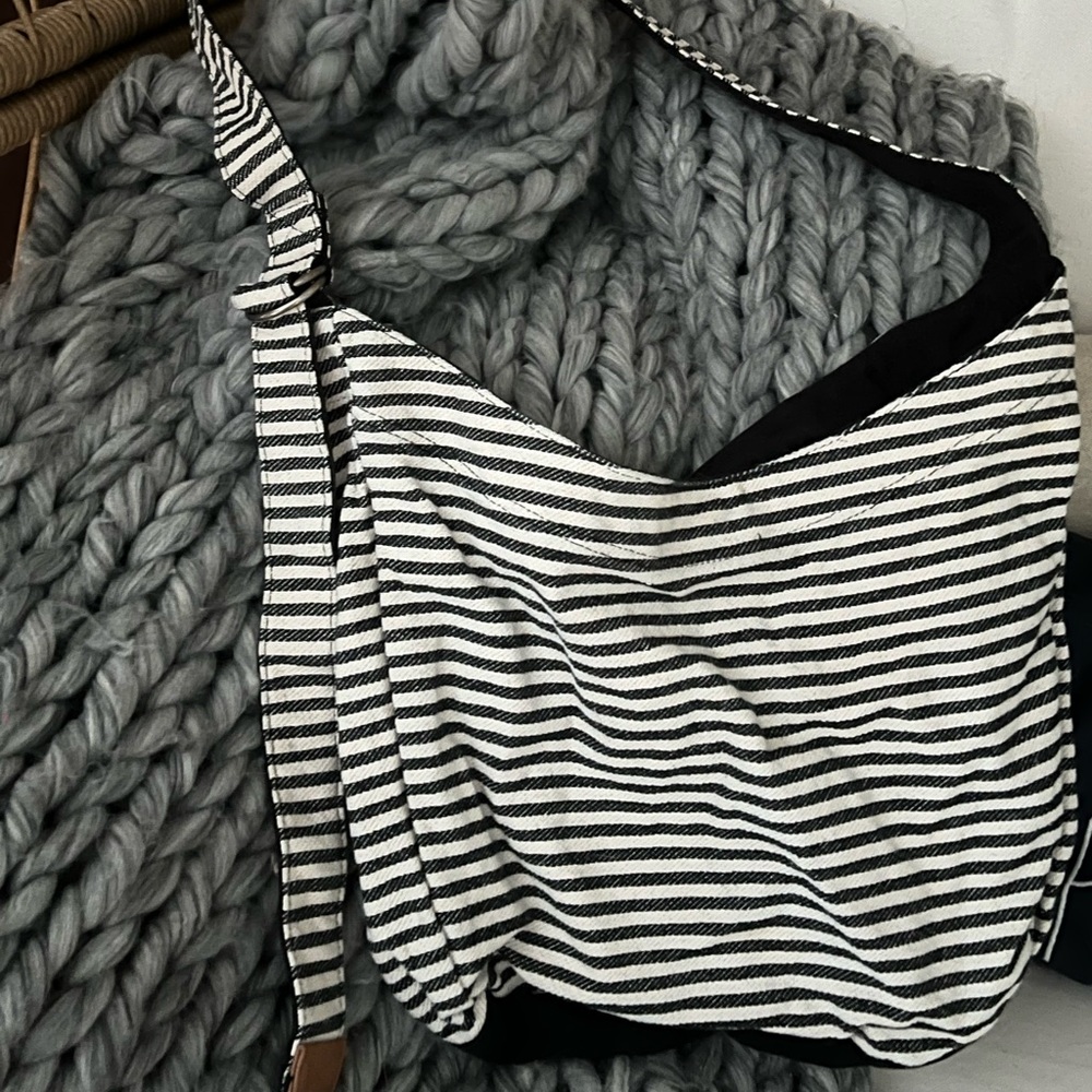 Thirty-one Retro Metro hobo bag.